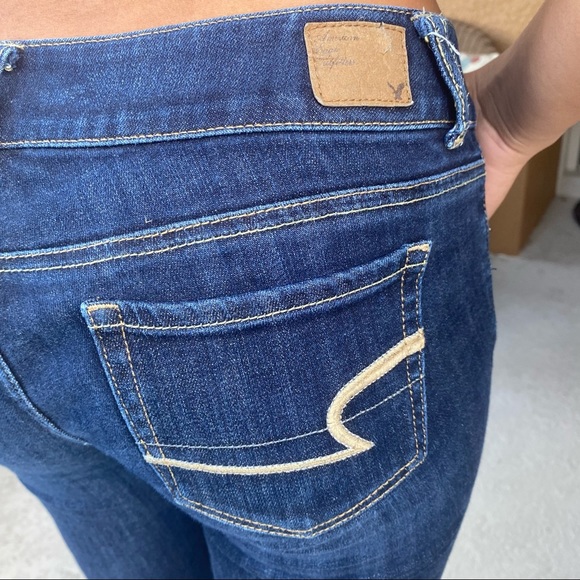Women’s American Eagle Stretchy Low Waisted Denim Blue Jeans Size 8 - Picture 4 of 6